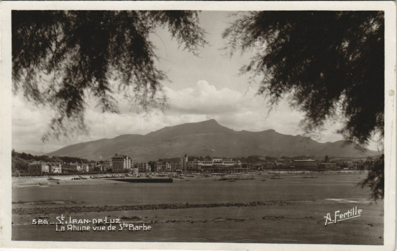 Carte postale ancienne Saint-Jean-de-Luz La Rhune Vue de Sainte-Barbe à Saint-Jean-de-Luz