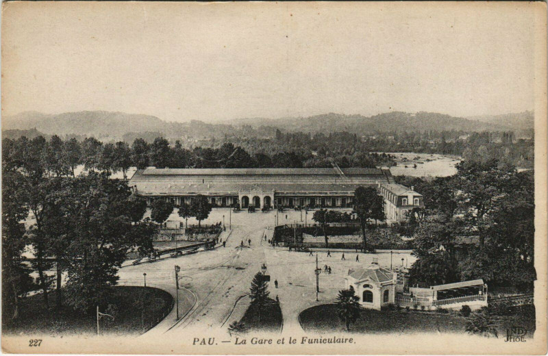 Carte postale ancienne Pau La Gare et le Funiculaire à Pau