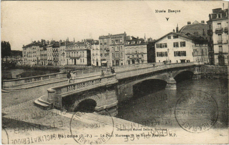 Carte postale ancienne Bayonne Le Pont Marengo et le Musee Basque à Aren