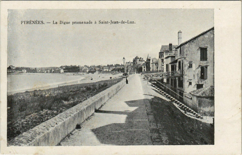Carte postale ancienne Saint-Jean-de-Luz La Digue Promenade a Saint-Jean-de-Luz à Saint-Jean-de-Luz