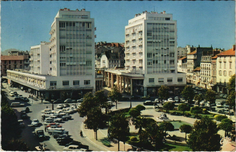 Carte postale ancienne Pau Place Clemenceau à Pau