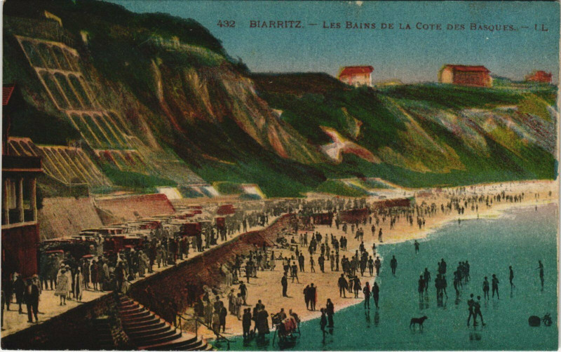 Carte postale ancienne Biarritz Les Bains de la Cote des Basques à Biarritz