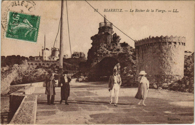 Carte postale ancienne Biarritz Le Rocher de la Vierge à Biarritz