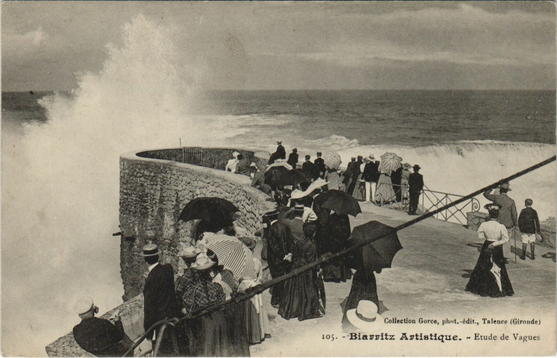 Carte postale ancienne Biarritz Etude de Vagues à Biarritz