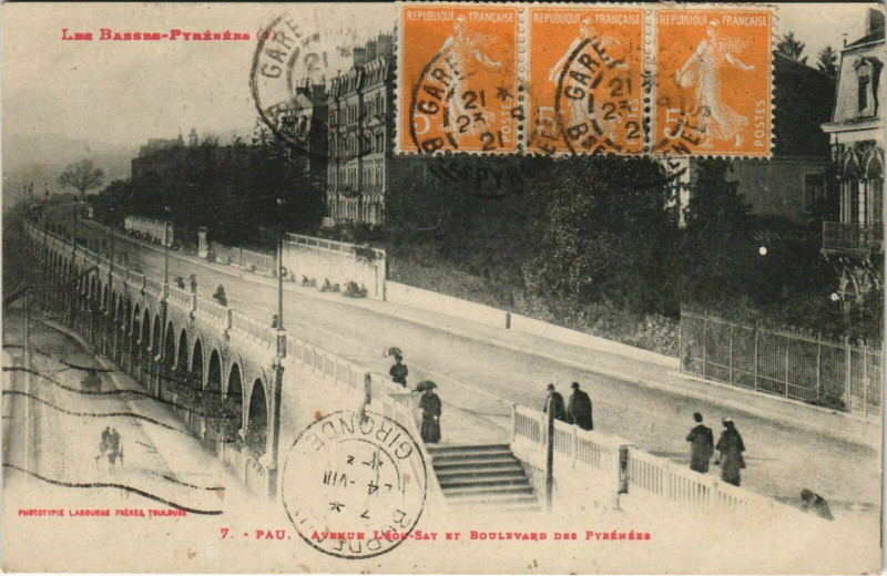 Carte postale ancienne Pau Avenue Leon-Say et Boulevard des Pyrenees à Pau