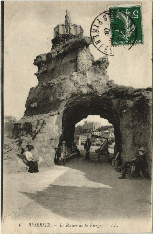Carte postale ancienne Biarritz Le Rocher de la Vierge à Biarritz