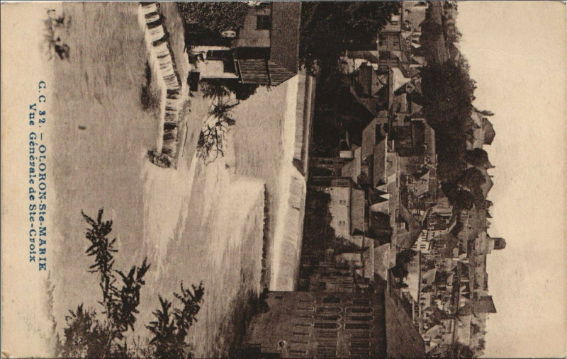 Carte postale ancienne Oloron-Sainte-Marie Vue Generale de Sainte-Croix à Oloron-Sainte-Marie