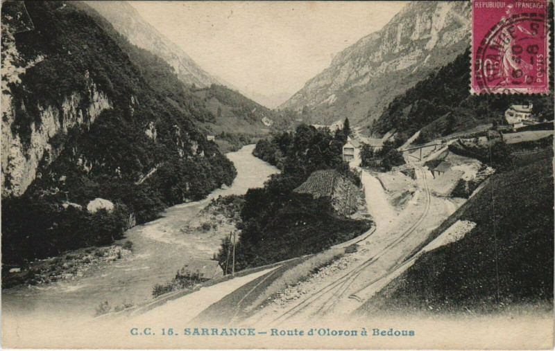 Carte postale ancienne Sarrance Route d'Oloron a Bedous à Bedous