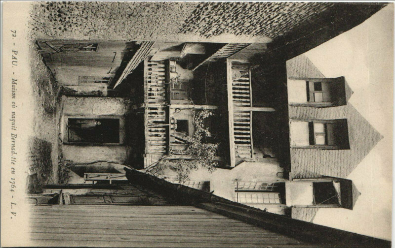 Carte postale ancienne Pau Maison ou Naquil Bernardotte en 1764 à Pau
