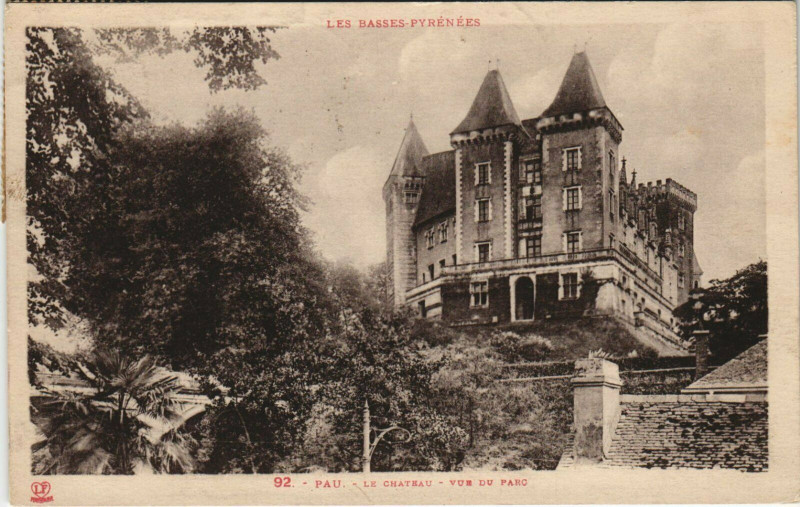 Carte postale ancienne Pau Le Chateau - Vue du Parc à Pau