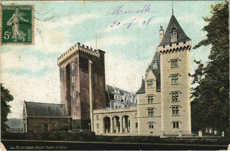 Carte postale ancienne Pau Le Chateau - Donjon - Facade et Entree à Pau