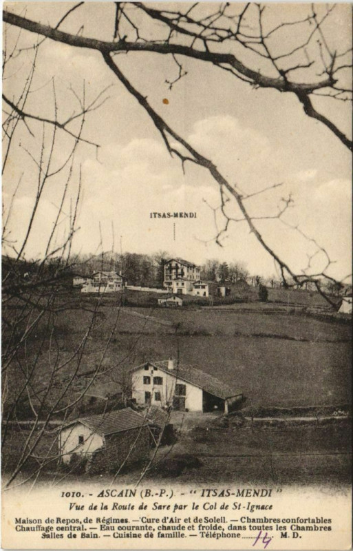 Carte postale ancienne Ascain Itsas-Mendi, Vue de la Route de Sare France à Ascain
