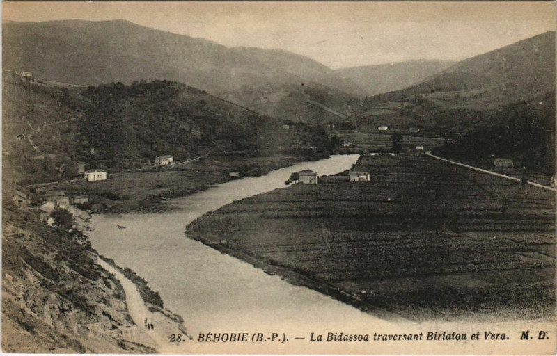 Carte postale ancienne Behobie La Bidassoa traversant Biriatou et Vera France à Biriatou