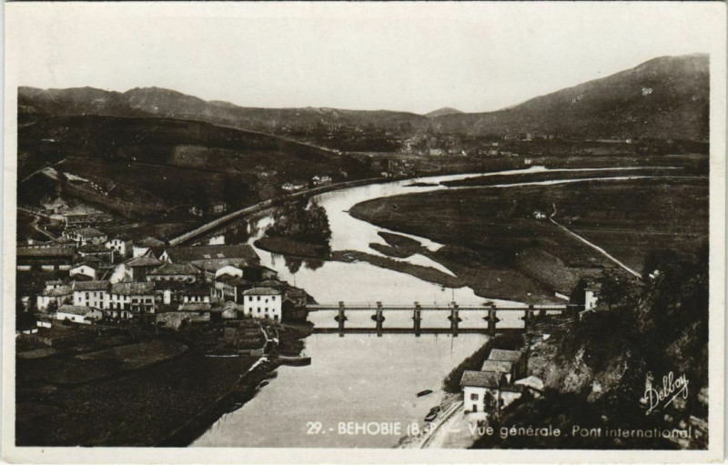 Carte postale ancienne Behobie Vue Generale, Pont International France
