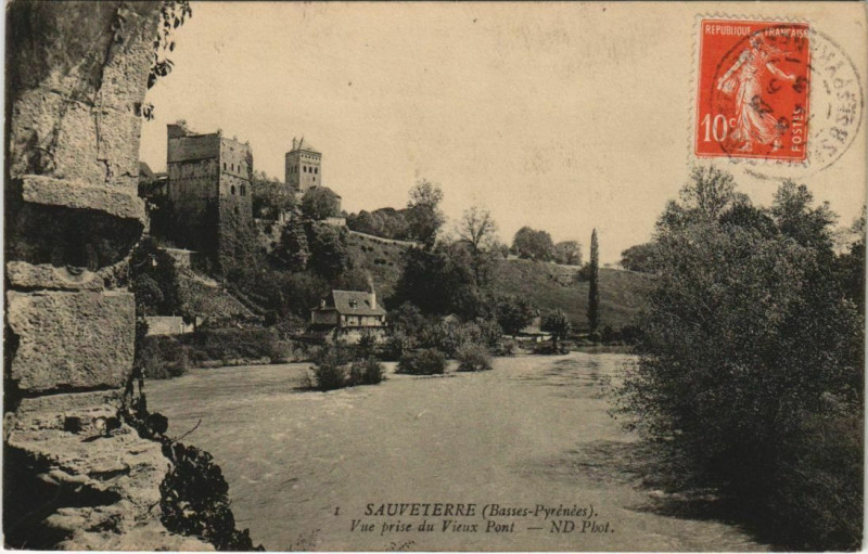 Carte postale ancienne Sauveterre de Bearn Vue Prise du Vieux Pont France