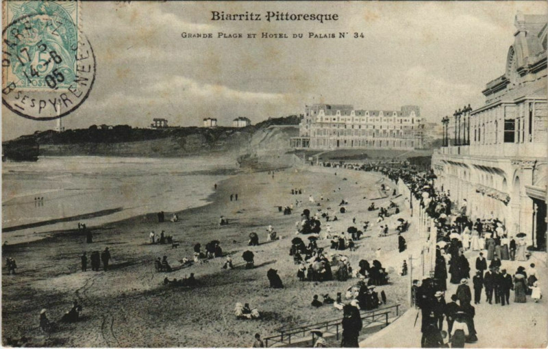 Carte postale ancienne Biarritz Grande Plage et Hotel du Palais France à Biarritz