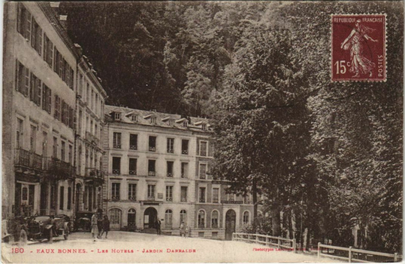 Carte postale ancienne Eaux-Bonnes Les Hotels, Jardin Darralde France à Eaux-Bonnes