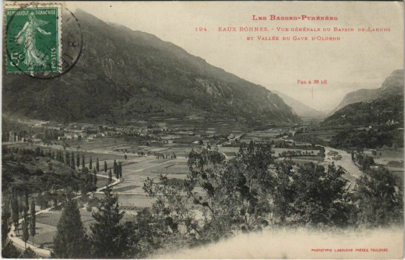 Carte postale ancienne Eaux-Bonnes Vue Generale du Bassin de Laruns France à Eaux-Bonnes
