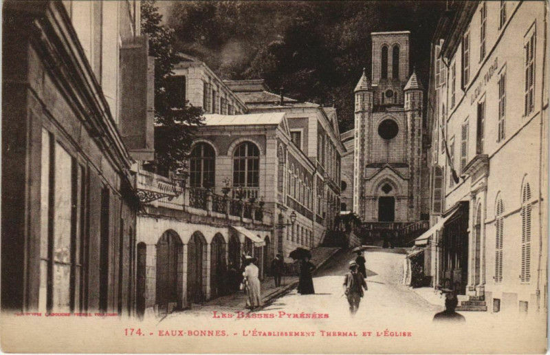 Carte postale ancienne Eaux-Bonnes L'Etablissement Thermal et l'Eglise France à Eaux-Bonnes