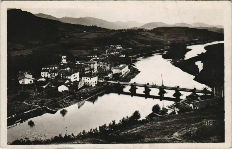 Carte postale ancienne Behobie Vue Plongeante, Le Pont International France