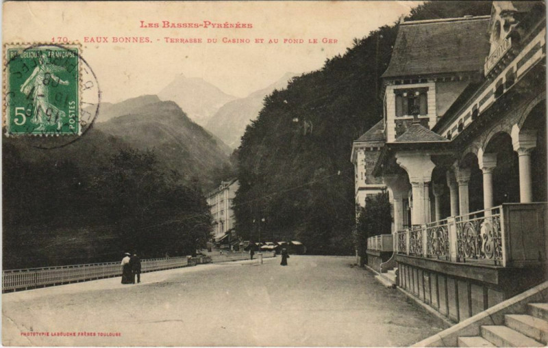 Carte postale ancienne Eaux-Bonnes Terrasse du Casino France à Eaux-Bonnes