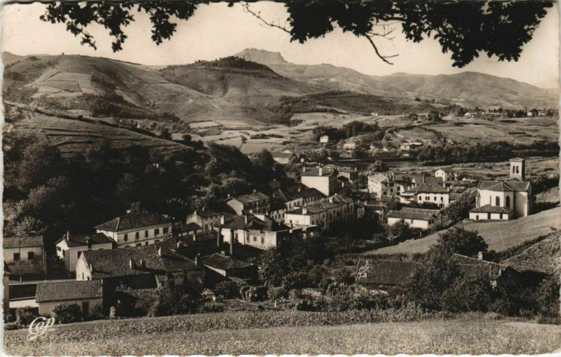 Carte postale ancienne Behobie Vue Generale et les 3 Couronnes France