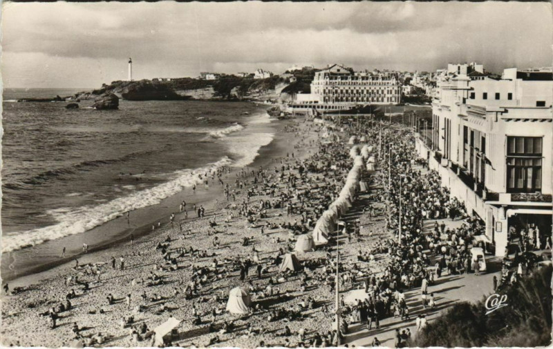 Carte postale ancienne Biarritz Le Casino de la Plage, Le Phare France à Biarritz