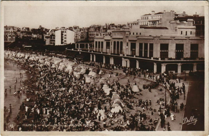 Carte postale ancienne Biarritz Casino Municipal et Grande Plage France à Biarritz