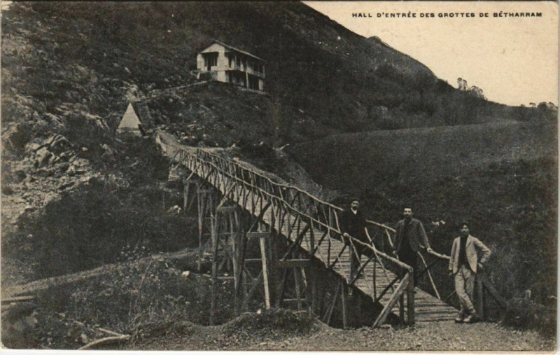 Carte postale ancienne Betharram Hall d'Entree des Grottes France