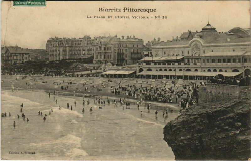 Carte postale ancienne Biarritz La Plage et l'Hotel Victoria France à Biarritz