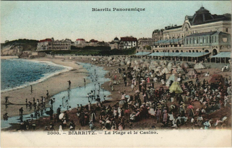 Carte postale ancienne Biarritz La Plage et le Casino France à Biarritz