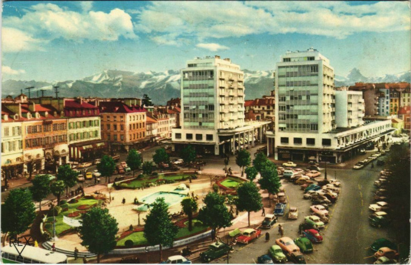 Carte postale ancienne Pau La Place Clemenceau France à Pau