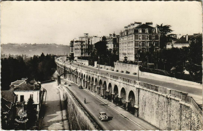Carte postale ancienne Pau Le Boulevard des Pyrenees France à Pau