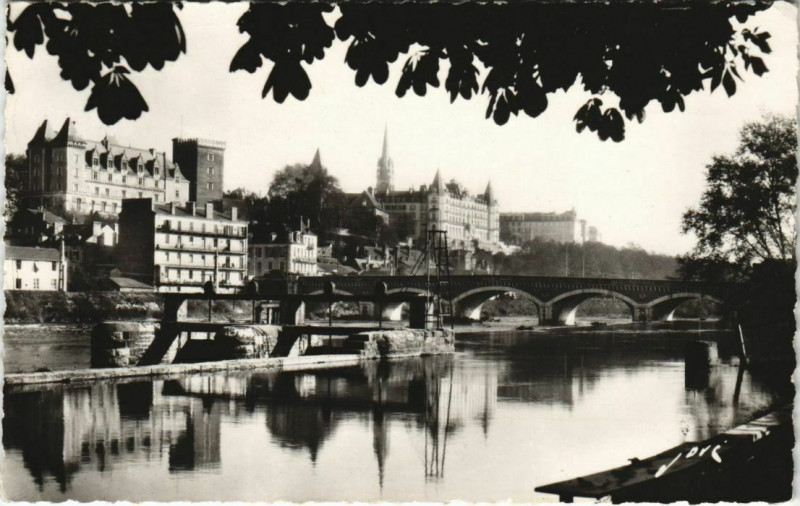 Carte postale ancienne Pau Le Chateau Henri Iv France à Pau