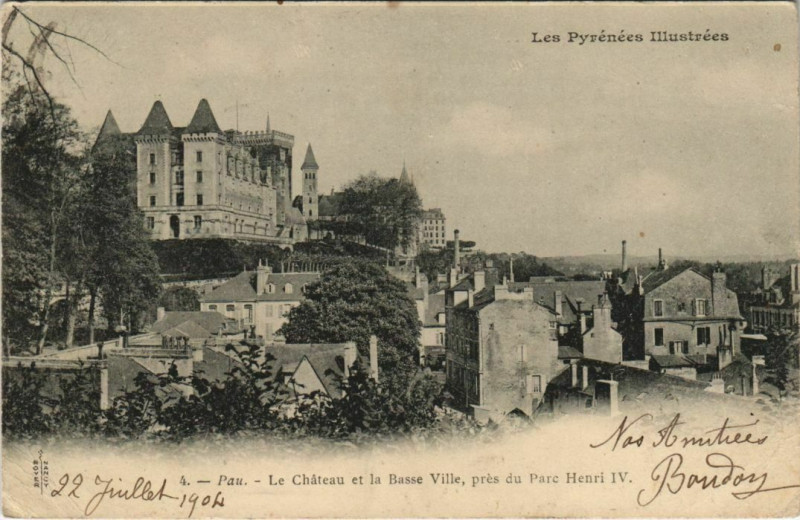 Carte postale ancienne Pau Le Chateau et la Basse Ville France à Pau