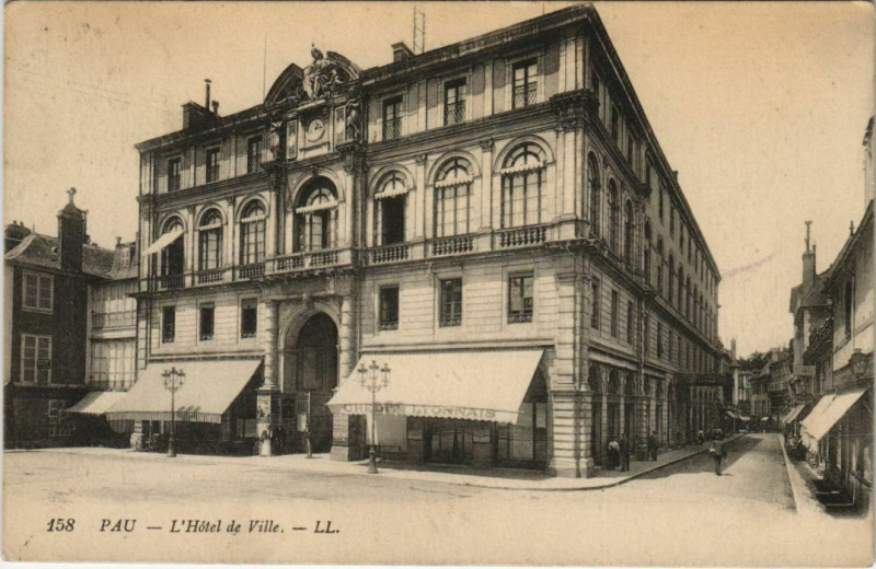 Carte postale ancienne Pau L'Hotel de Ville France à Pau
