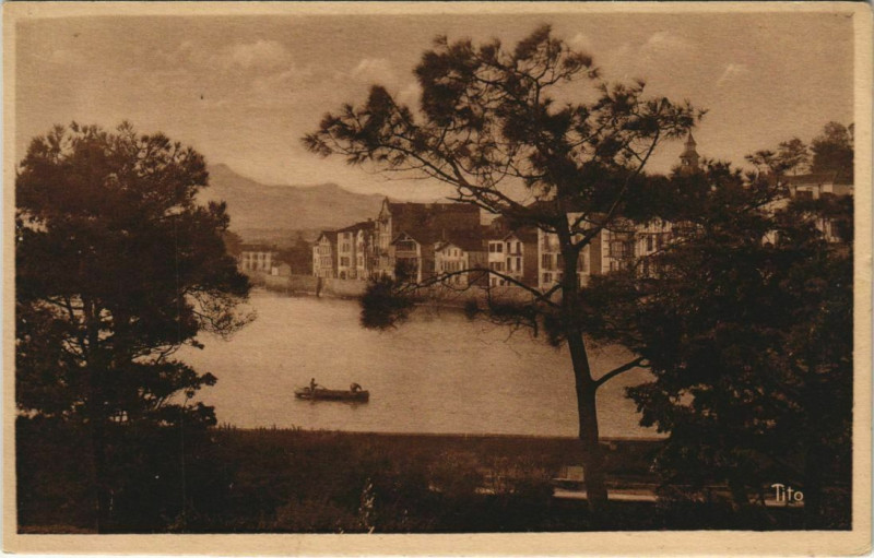 Carte postale ancienne St.Jean de Luz Vue sur Ciboure France à Ciboure