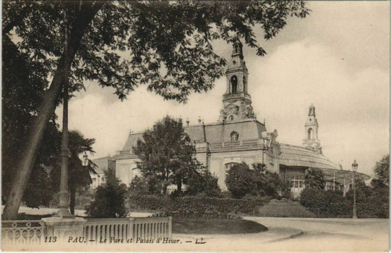 Carte postale ancienne Pau Le Parc et Palais d'Hiver France à Pau