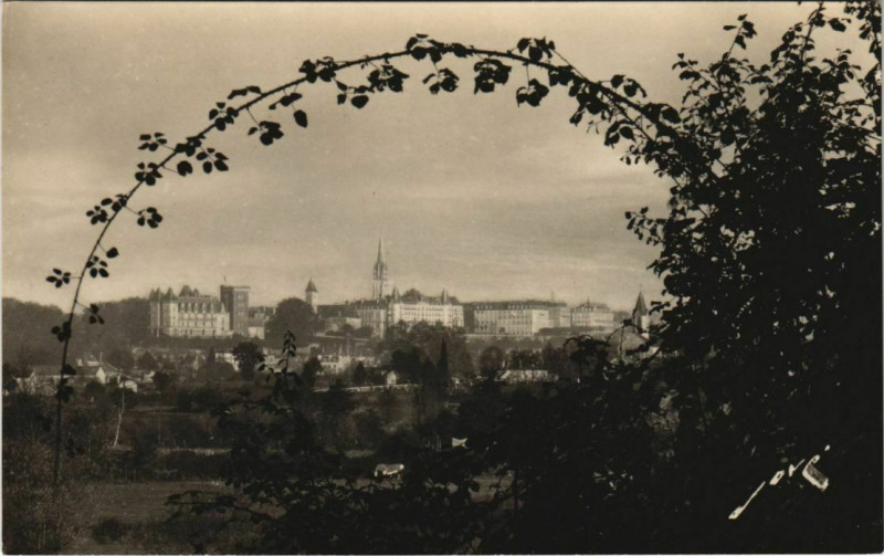 Carte postale ancienne Pau Vu des Coteaux de Jurancon France à Pau