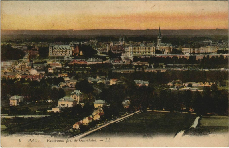 Carte postale ancienne Pau Panorama pris de Guindalos France à Pau