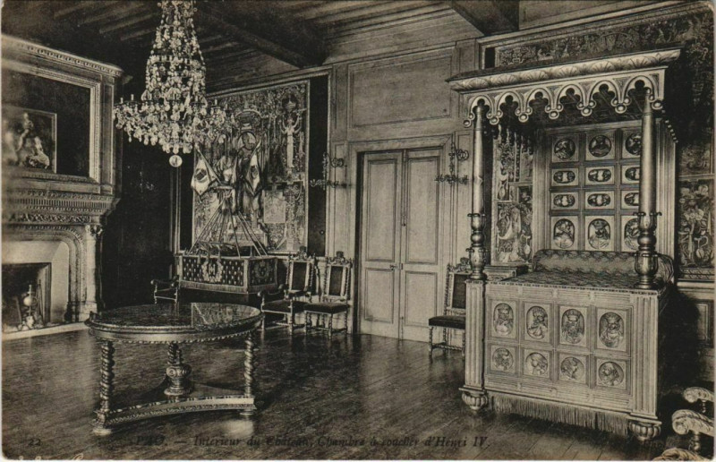Carte postale ancienne Pau Interieur du Chateau France à Pau