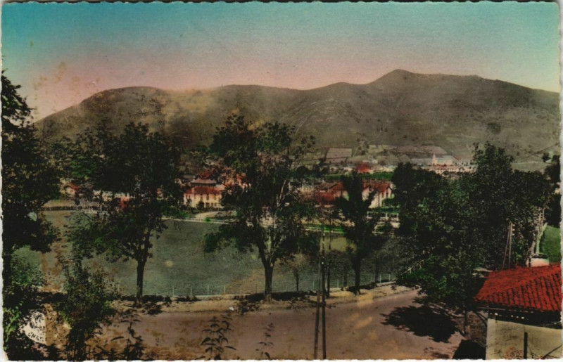 Carte postale ancienne St.Jean Pied de Port Le terrain de Sports et Montagne France à Mont