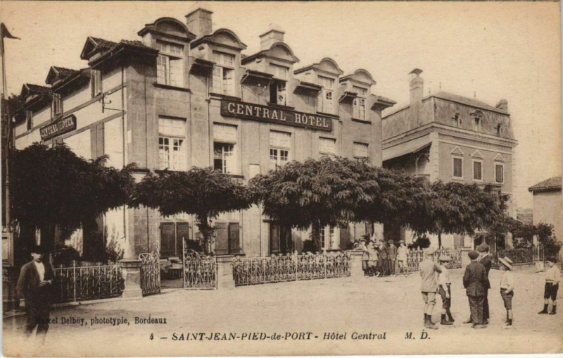 Carte postale ancienne St.Jean Pied de Port Hotel Central France