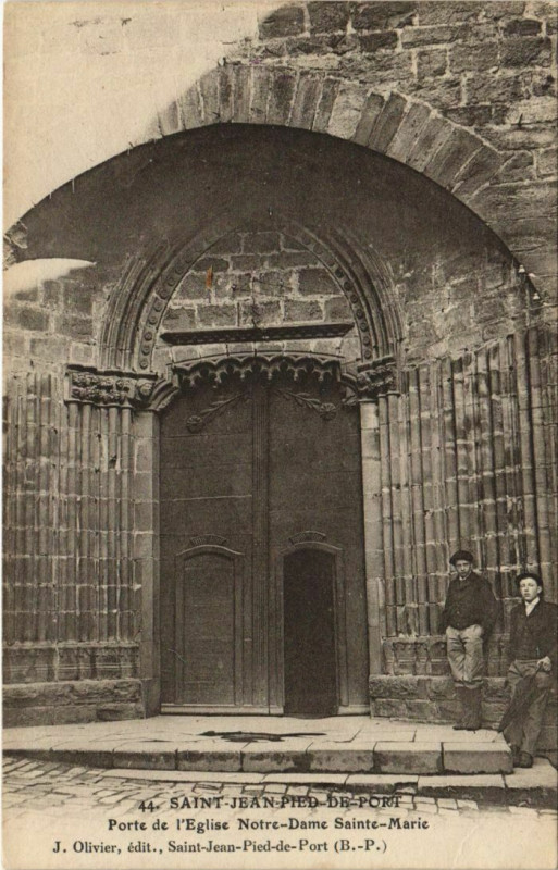 Carte postale ancienne St.Jean Pied de Port Porte de l'Eglise Notre-Dame France