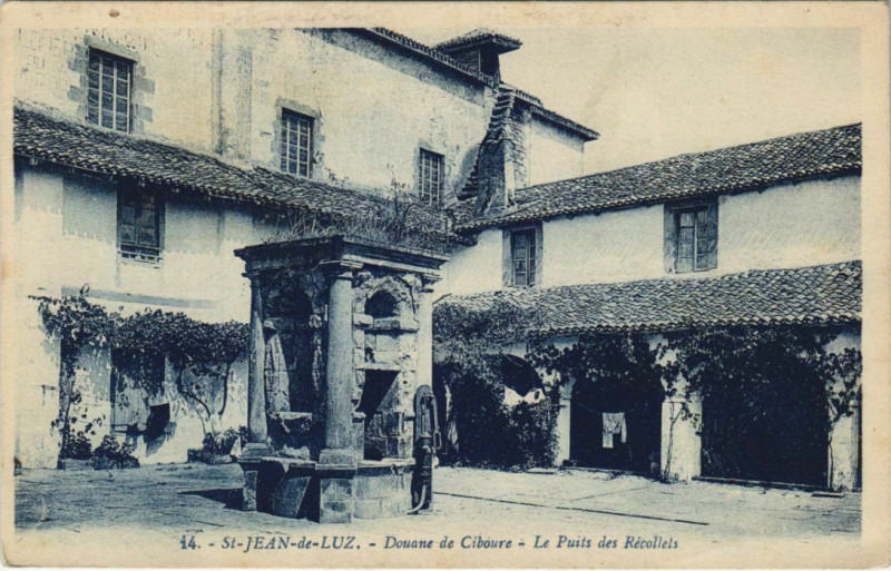 Carte postale ancienne St.Jean de Luz Douane de Ciboure France à Ciboure