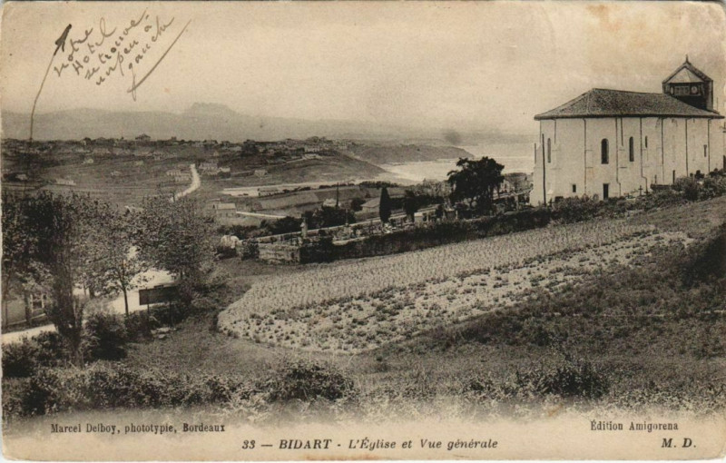 Carte postale ancienne Bidart L'Eglise et Vue generale France à Bidart