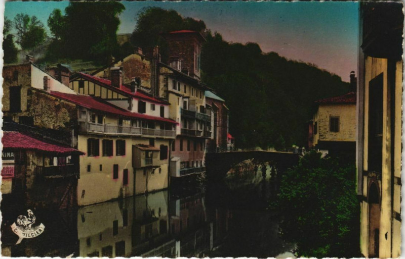 Carte postale ancienne St.Jean Pied de Port Vieilles Maisons s la Nive France