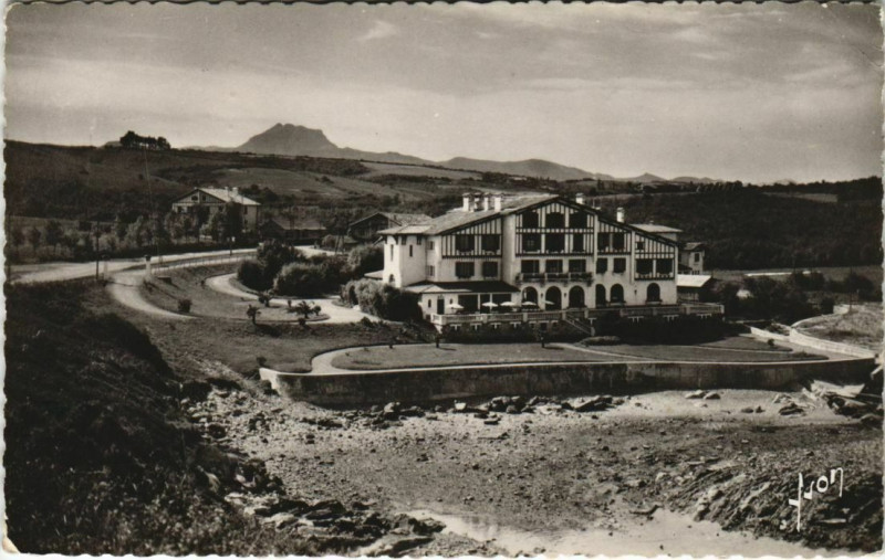 Carte postale ancienne St.Jean de Luz Le Pavillon d'Haicabia France