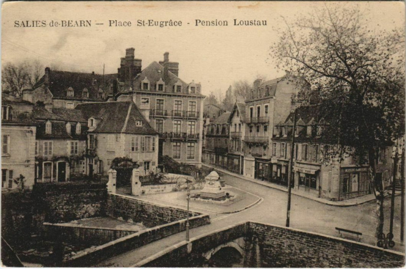 Carte postale ancienne Salies de Bearn Place St.Eugrace, Pension Loustau France