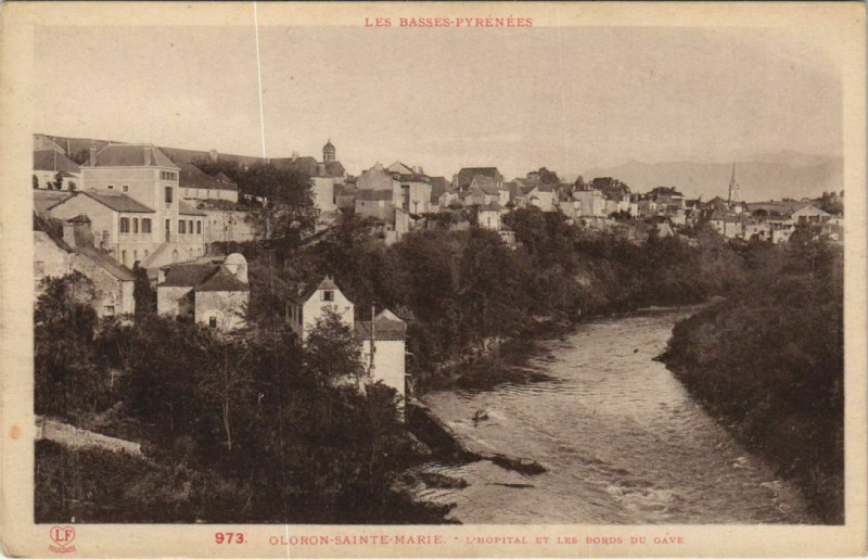 Carte postale ancienne Oloron Sainte-Marie L'Hopital et les Bords du Gavi France